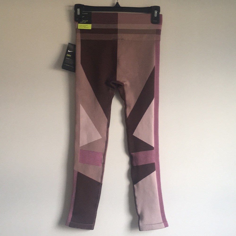 Nike High Rise Leggings - Picture 6 of 8